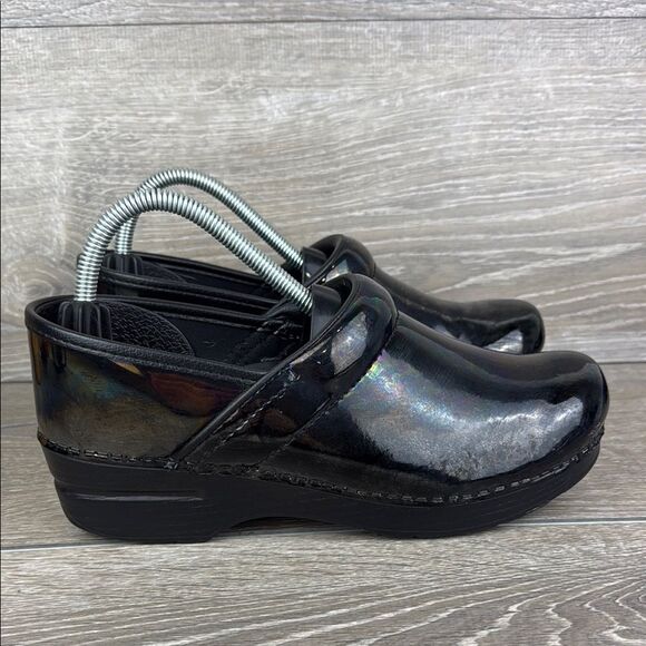 Dansko Professional Black Metallic Patent Leather Women’s Sz 8.5-9/EU 39 Clogs - Picture 1 of 10